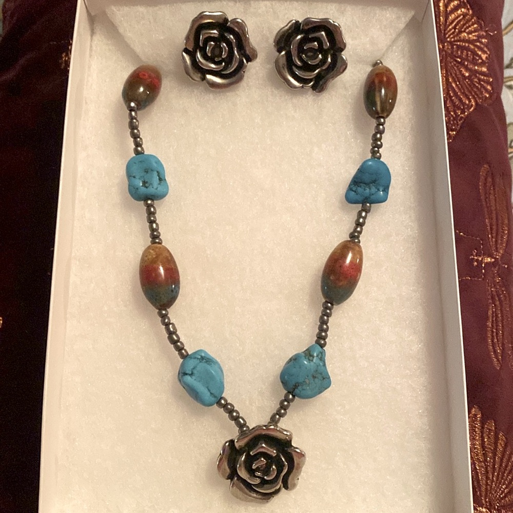Handmade earring and necklace set.